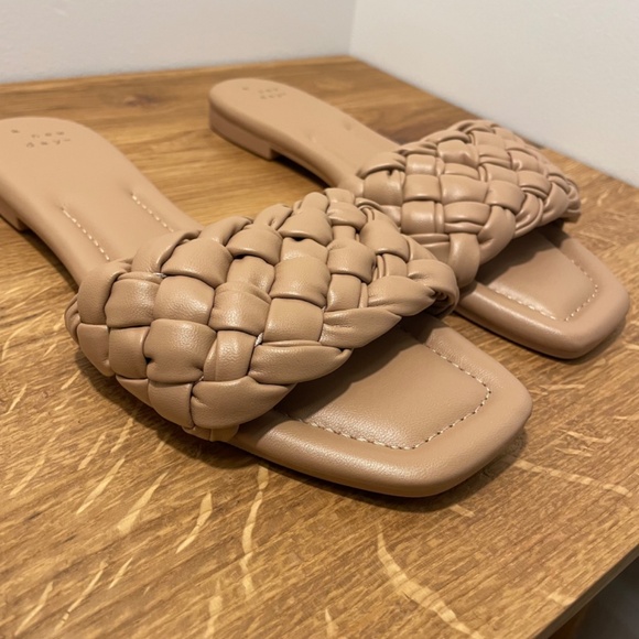 a new day Slip on Sandal Beige Tan Square Toe Size 9 Women’s – BRAND NEW - Picture 3 of 10